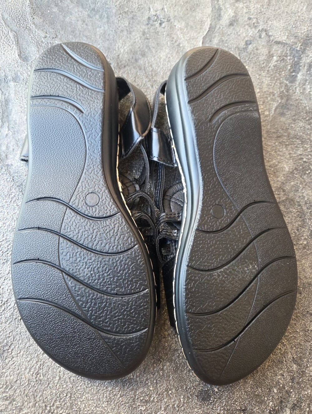 Women’s Strappy Sandals in White, Black, and Metallic Taupe - Picture 5 of 7